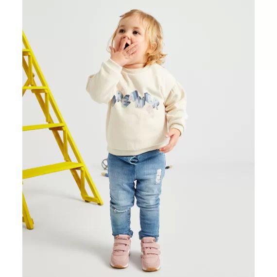 Jean bébé fille en denim low impact avec patchs en tissu –  – Soldes