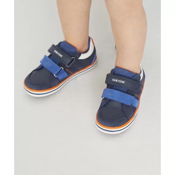 Les baskets bleues et oranges –  – Soldes