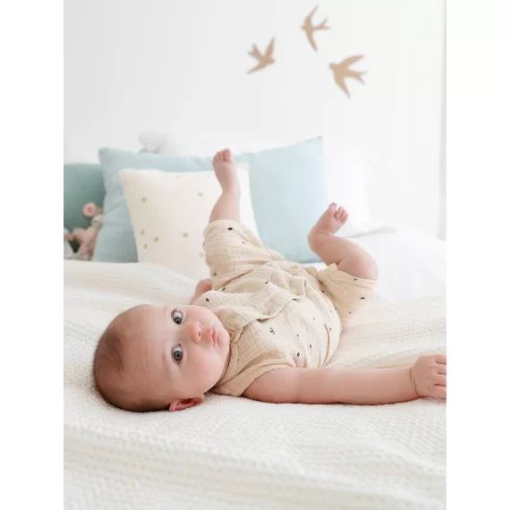 Combinaison bébé naissance garçon en gaze de coton brodée beige