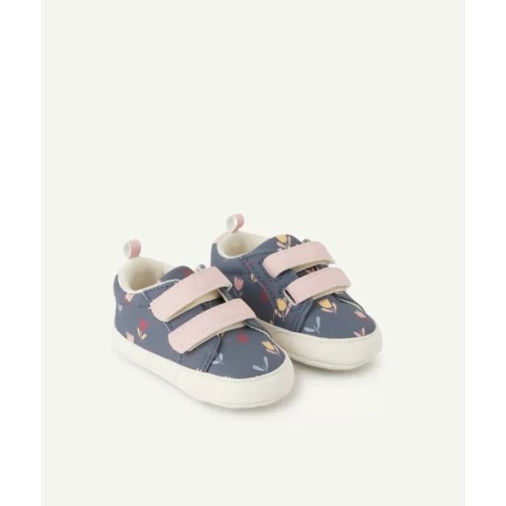 Chaussons style baskets bébé fille bleus et imprimé fleuri
