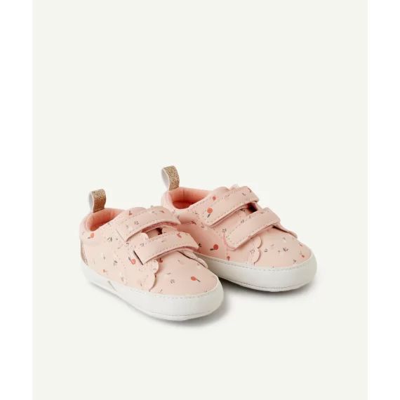 Chaussons bébé fille type basket rose pâle avec imprimé fruité –  – Soldes