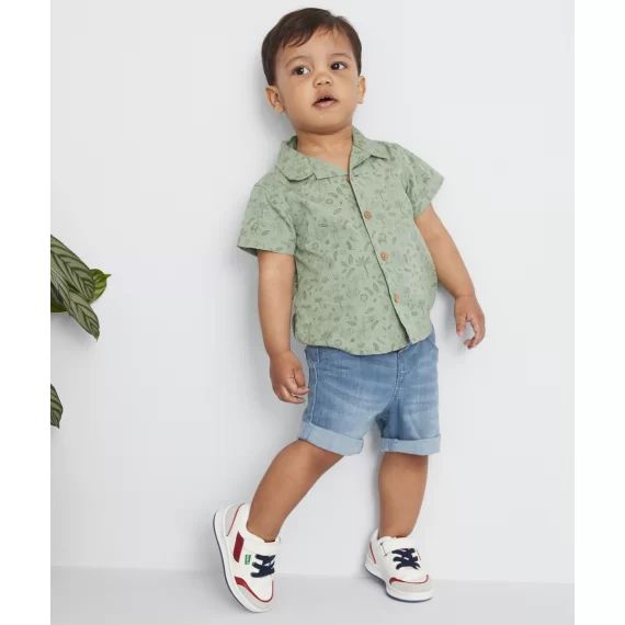 Le short bleu clair en denim less water