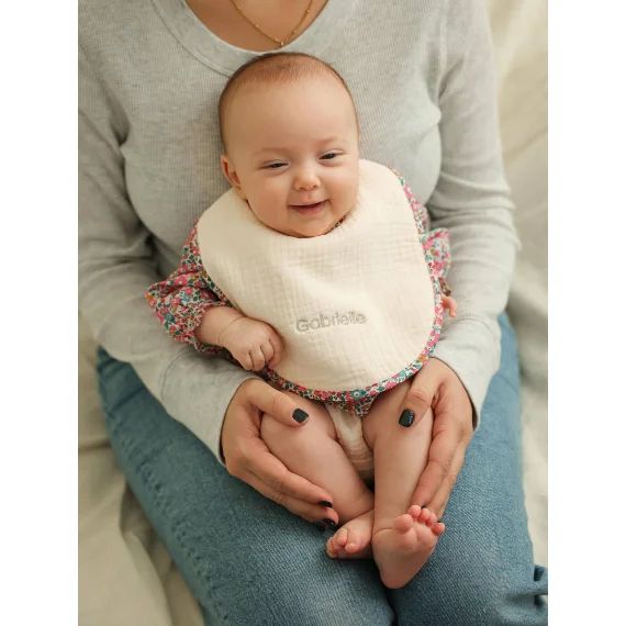 Bavoir en tissu Liberty bébé en gaze de coton et ENVIE DE FRAISE personnalisable rose pâle