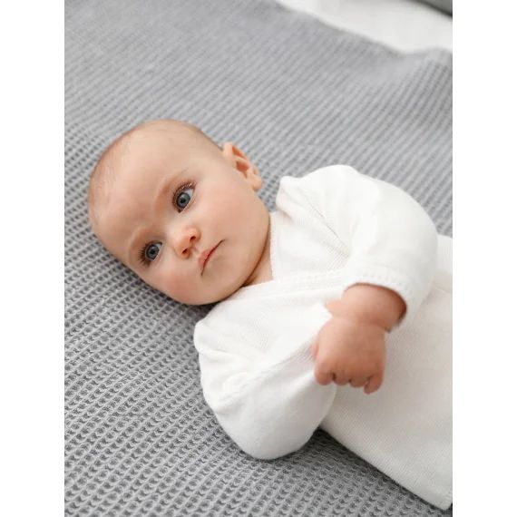Cardigan brassière bébé en laine et coton blanc