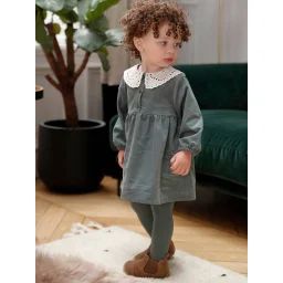 Robe en velours col brodé bébé vert