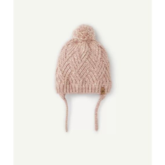 Bonnet bébé fille en maille tressée rose avec pompon