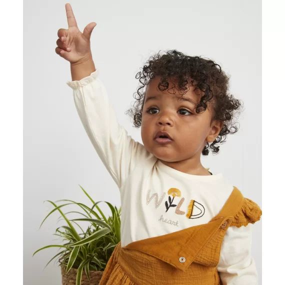 T-shirt écrue bébé fille en coton biologique avec message en relief