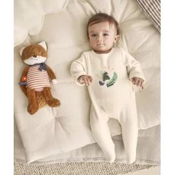 Dors bien écru bébé en coton biologique avec motif coloré –  – Soldes