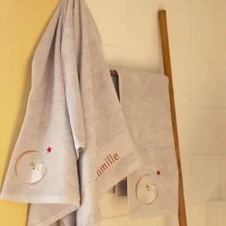 Serviette de bain grise ours personnalisable (70 x 140 cm)