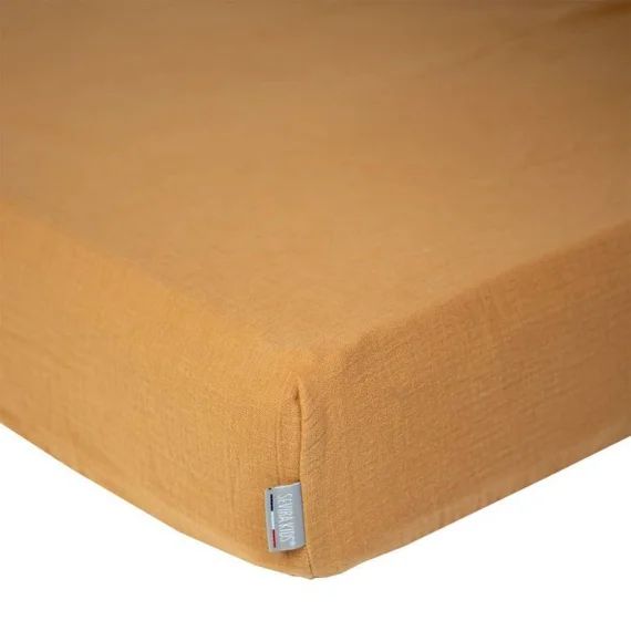 Sevira Kids – Drap housse uni en gaze de coton – Camel – 60×120 jaune