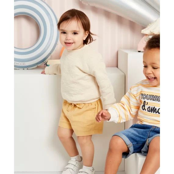 Short bébé fille jaune avec liserés couleur dorée –  – Soldes