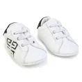 image de chaussons bébé 