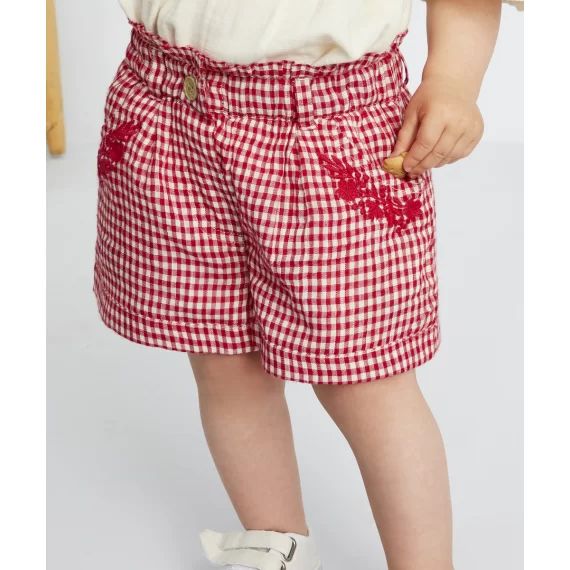 Le short aux carreaux rouge et blanc avec broderies –  – Soldes