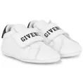 image de chaussons bébé 