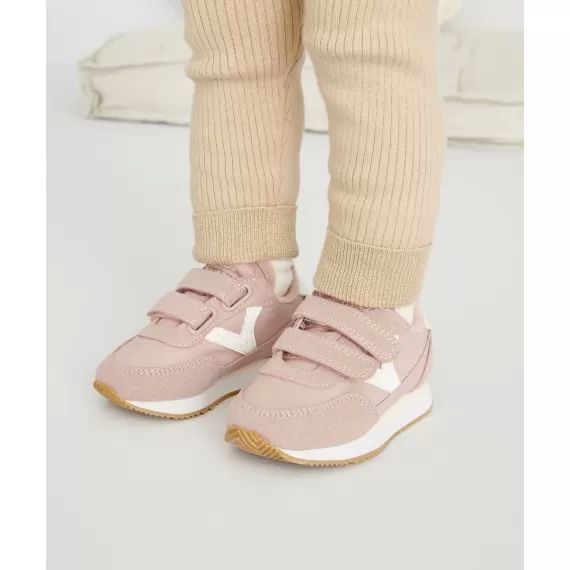 La paire de baskets rose bébé fille –  – Soldes