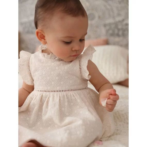 Robe bébé en broderie anglaise écru