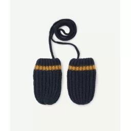 La paire de moufles en tricot bleu foncé en fibres recyclées