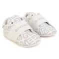 image de chaussons bébé 