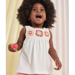 T-shirt blanc bébé fille avec détails en crochet –  – Soldes