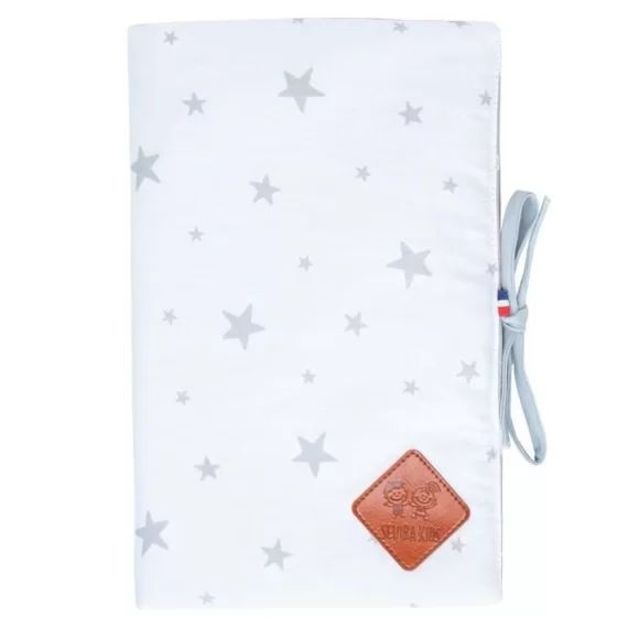 Sevira Kids – Protège carnet de santé bébé en coton Stella – Blanc – Ouvert : 24 x 34 cm  / Fermé : 17 x 32 cm blanc