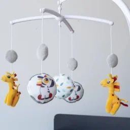 Mobile musical pour bébé – TROIS KILOS SEPT – Mobile musical – Mixte – Blanc – 37,5x9x26 cm blanc