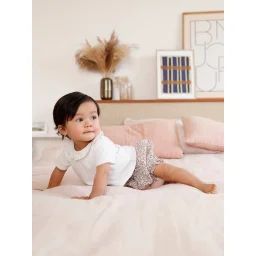 Ensemble T-shirt avec col et short fleuri naissance écru