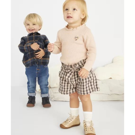 Sous-pull bébé fille en maille beige avec fleurs brodées –  – Soldes