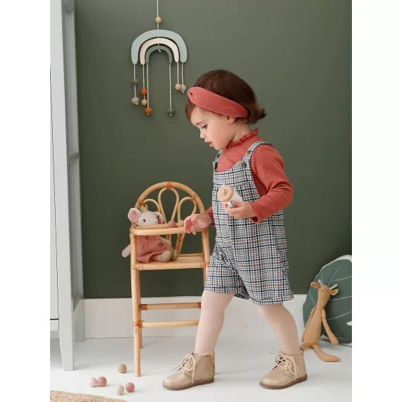 Ensemble bébé salopette courte à carreaux, T-shirt en côtes uni et son bandeau assorti vieux rose