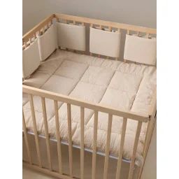 Tour de lit / tour de parc pare-chocs en gaze de coton uni taupe
