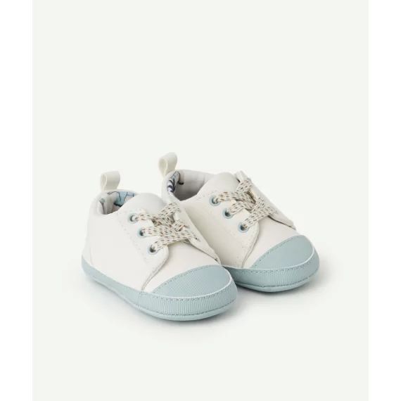 Chaussons bébé garçon style baskets blanc et bleu clair –  – Soldes