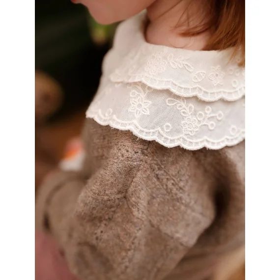 Pull col brodé en maille fantaisie bébé fille taupe