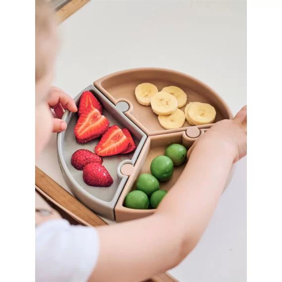 Assiette Puzzle 3 compartiments MINIKOIKOI  en silicone nude/gris